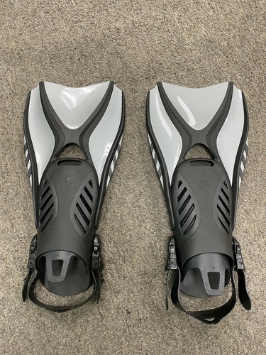 Preowned Seavenger Scuba Fins (Silver, Small)