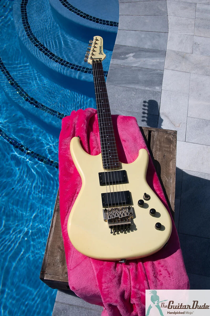 Classic 1986 Ibanez RS525 PL (Pearl White Finish) Roadstar Classic 1986 Ibanez RS525 PL (Pearl White Finish) Roadstar