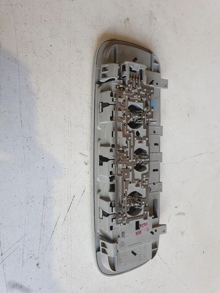 VW PASSAT LUZ CORTESÍA 3CC, SEDÁN, 08/08-12/16 - TRASERO Foto 3 de 4