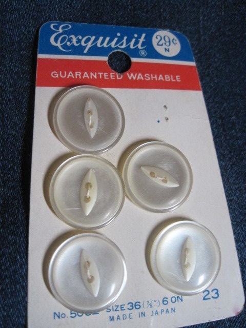 VINTAGE ESQUISIT PARTIAL CARD WHITE MOONGLOW CATS EYE LUC/CELL BUTTONS QTY 5