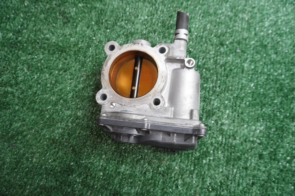 Toyota Prius V 2012 2013 carrocería del acelerador del motor de 1,8 L fabricante de equipos originales 86 k millas 2203037060 Foto 2 de 4