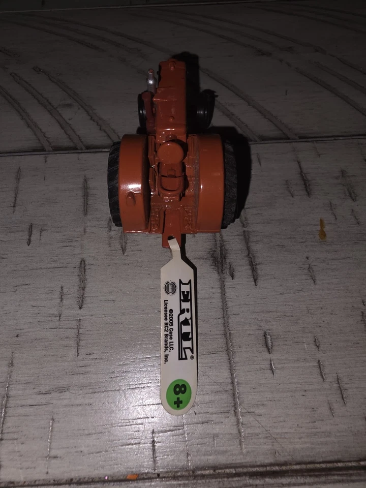 1:64 Case 500 Tractor by Ertl - Image 4 of 4