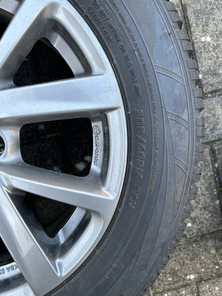 Winterkompletträder Mazda 3 (BP) – 205/60 R16 96H – Alufelgen – guter Zustand - Bild 4 von 4