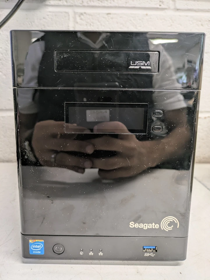 Seagate Business Storage Server 4-Bay NAS - SRN04W NO PSU or HDD, Caddy+ VAT INC - Image 2 of 4