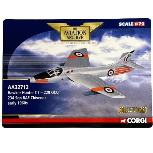 Corgi Aviation Arch. 1:72 AA32712 Hawker Hunter T.7 229 Ocu 234 Sq Raf - Picture 10 of 21