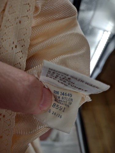 Montgomery Ward Slip Skirt Women's 24/26 100% Nylon 063 - Picture 3 of 4