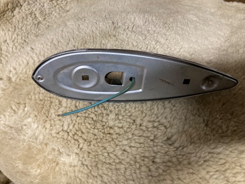 Arrow #39 NOS cab, marker clearance light, chrome cover, w/amber glass lens - Picture 7 of 8