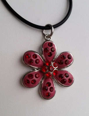 Kautschukkette Anhänger Blume 4 cm silberfarben rot Glitzersteinchen - Bild 1 von 4