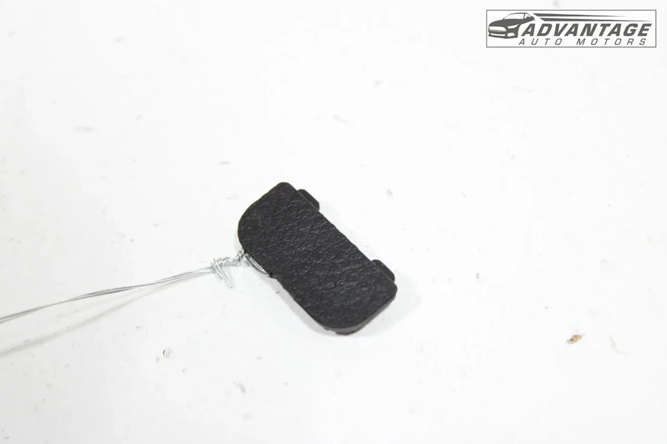 Jeep Renegade 2015-2023 delantero izquierdo lado del conductor panel de puerta reposabrazos tapa enchufe OEM Foto 2 de 4