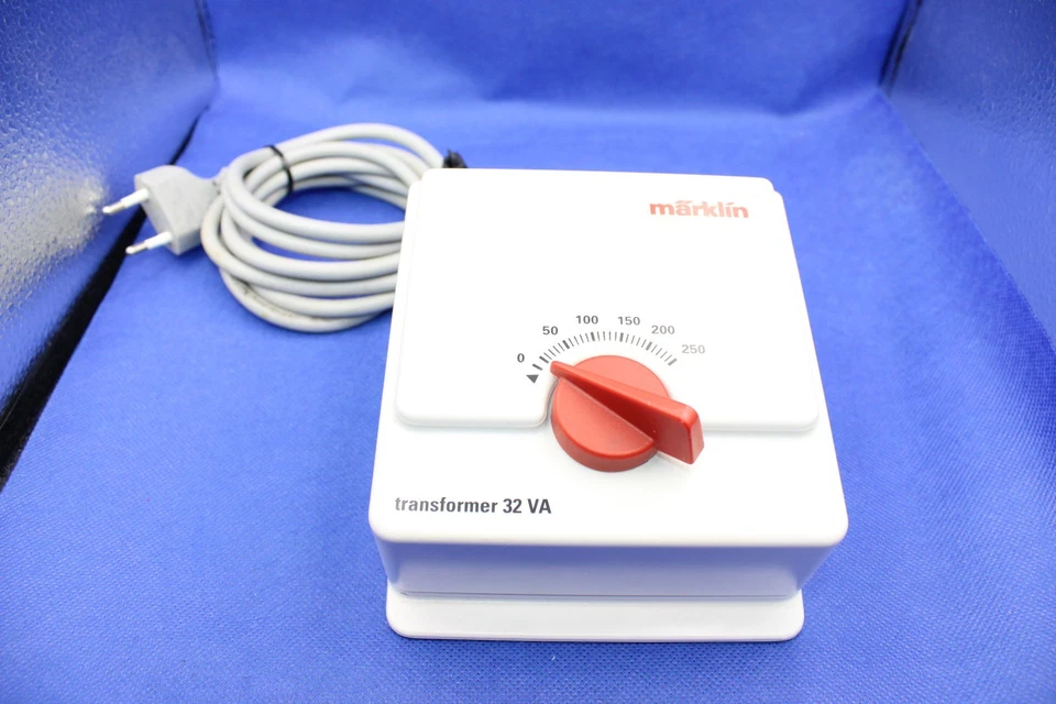 Märklin 6647 Trafo für Fahrbetrieb + Zubehör 230 V/32  VA/sehr guter Zustand