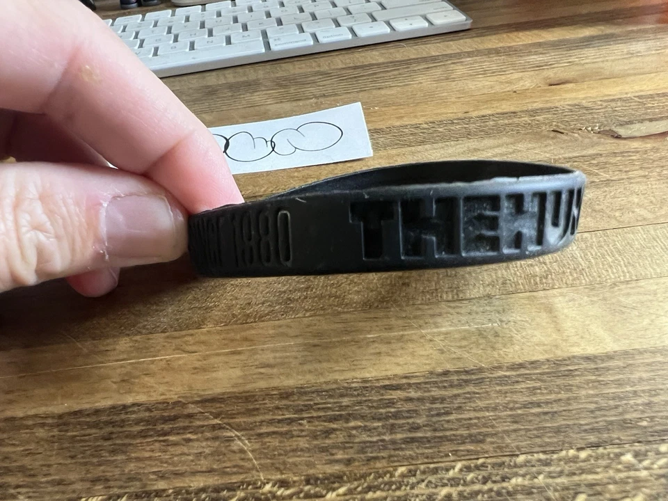 Pulsera de goma en relieve The Hundreds Black Lines Supreme Palace de colección Foto 3 de 4