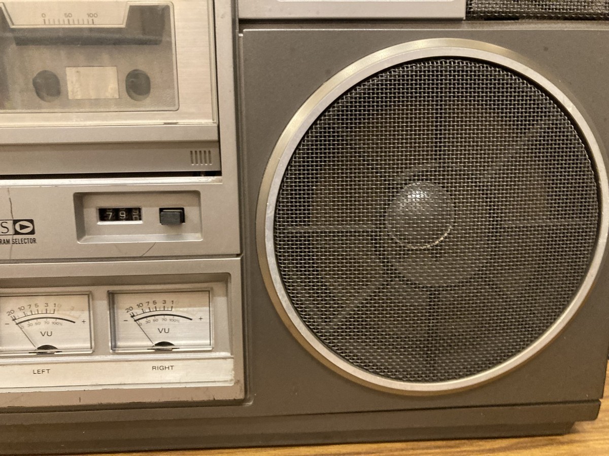 Vintage Hitachi TRK-8280 Boombox Radio Cassette Recorder Japan Vintage Hitachi TRK-8280 Boombox Radio Cassette Recorder Japan