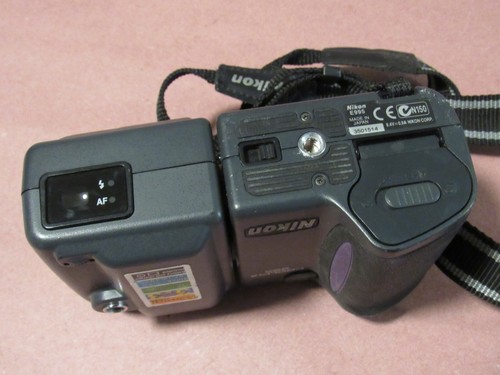 Working Nikon Coolpix 995 3.2MP Black Digital Camera with 4x Optical Zoom - Picture 4 of 4