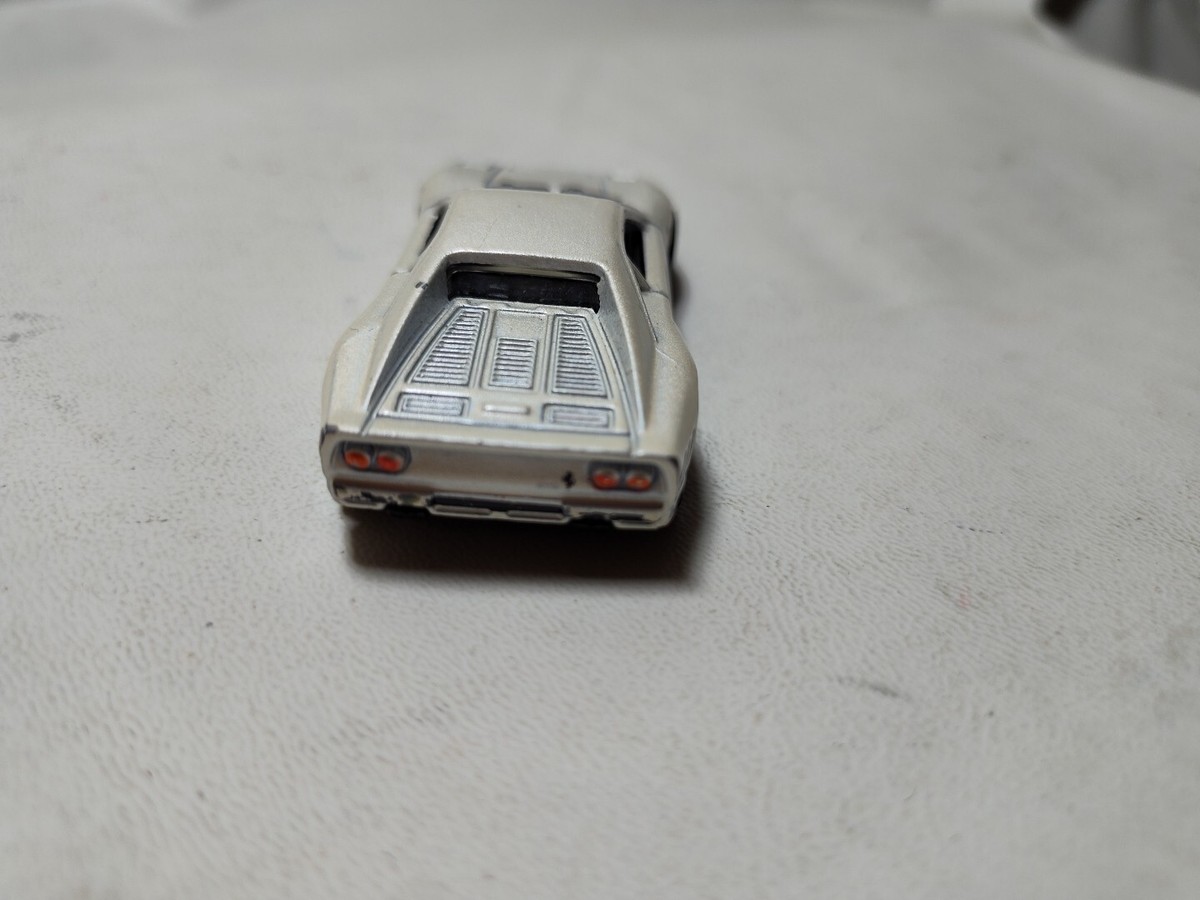 ホットウィール フェラーリ レーサー 288 GTO 1985 FERRARI 288 GTO YELLOW BY HOT WHEELS ELITE 1:18 BRAND