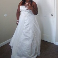 DAVID'S BRIDAL wedding dress Ivory Size 16W With Veil  Slip