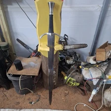 Honshu Single-Handed Broadsword | 1060 Carbon Steel Blade | Black TPR Handle