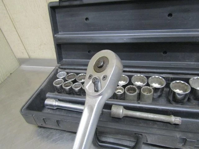 Sears Craftsman 3/4" Socket Set 7/8" to 1-1/2"  with Ratchet Wrench V Series - Image 4 of 4