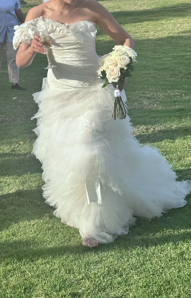 Vestido de novia Cymbeline Designer talla 6-8-10 corsé  Foto 3 de 4