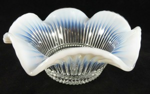 FENTON-Opalescent-Art-Glass-Bowl-Ruffled-Ribbed-White-Baby-Blue-Vintage-Gorgeous