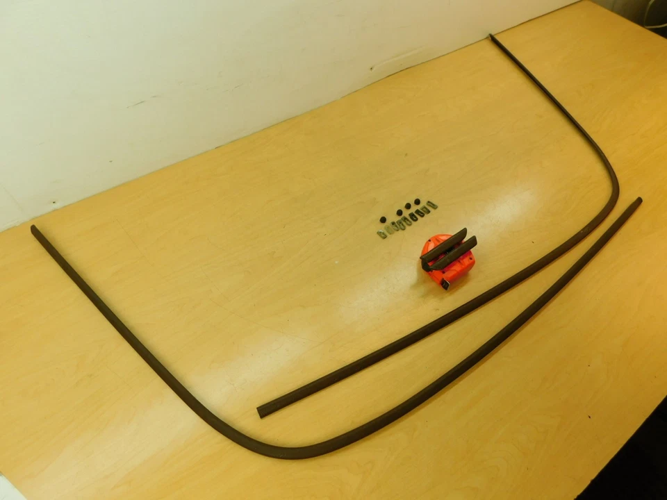 LOWER VINYL ROOF TRIM MOLDING SET 4 PCS 4-DOOR 1975 76 OLDSMOBILE 98 75ON1-8T7 - Image 4 of 4