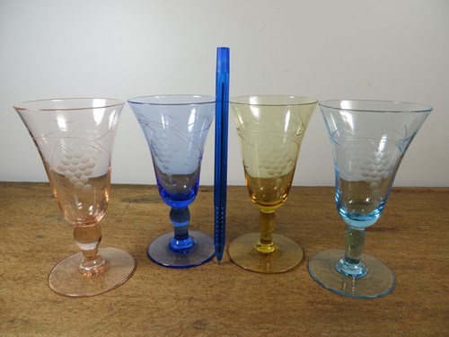 Vintage Etched Sherry Port Glasses Set of 4 in Blues Pink And Amber in Exc. Cond - Picture 7 of 12