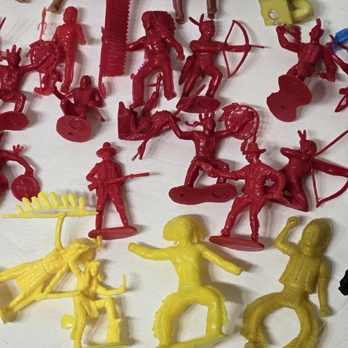 112 Marx & other figures, Cowboys, Indians, Soldiers, Mountain Men VTG Toys - Picture 5 of 9