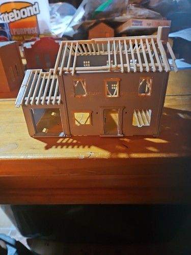 HO SCALE HOUSE UNDER CONSTRUCTION