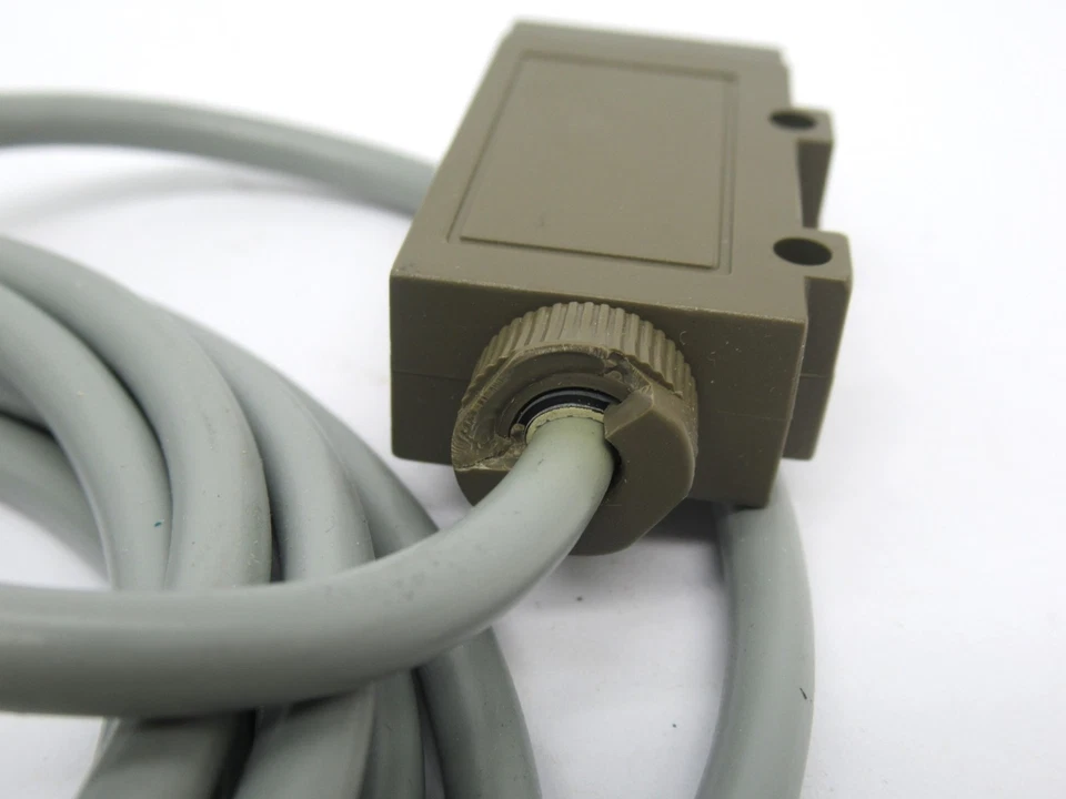 Cutler-Hammer E65CBL3 Photoelectric Sensor 16FT 10-30VDC *Cosmetic Damage* NEW - Image 4 of 4