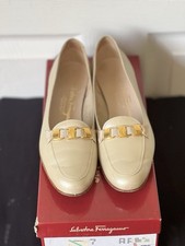 Vintage Salvatore Ferragamo Ivory Vara Loafers   Size 7 3A w/ BOX