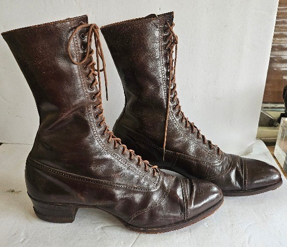 Antique Ladies Victorian High Lace Up  Boots Brown   Leather c. 1890s