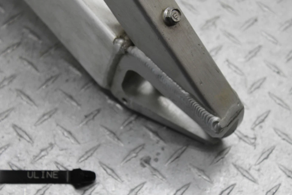 Yamaha YZF R6 2006 - OEM basculante trasero brazo de suspensión trasera Foto 2 de 4