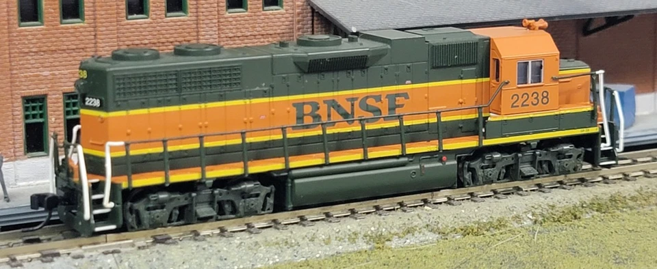 N Scale - Atlas 49858 - GP-38 - BNSF #2238 - DCC Ready - Image 4 of 4