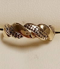 9ct Gold vintage ladies ring  Pre owned Weight 1.5 grams Ring size L Hallmarked