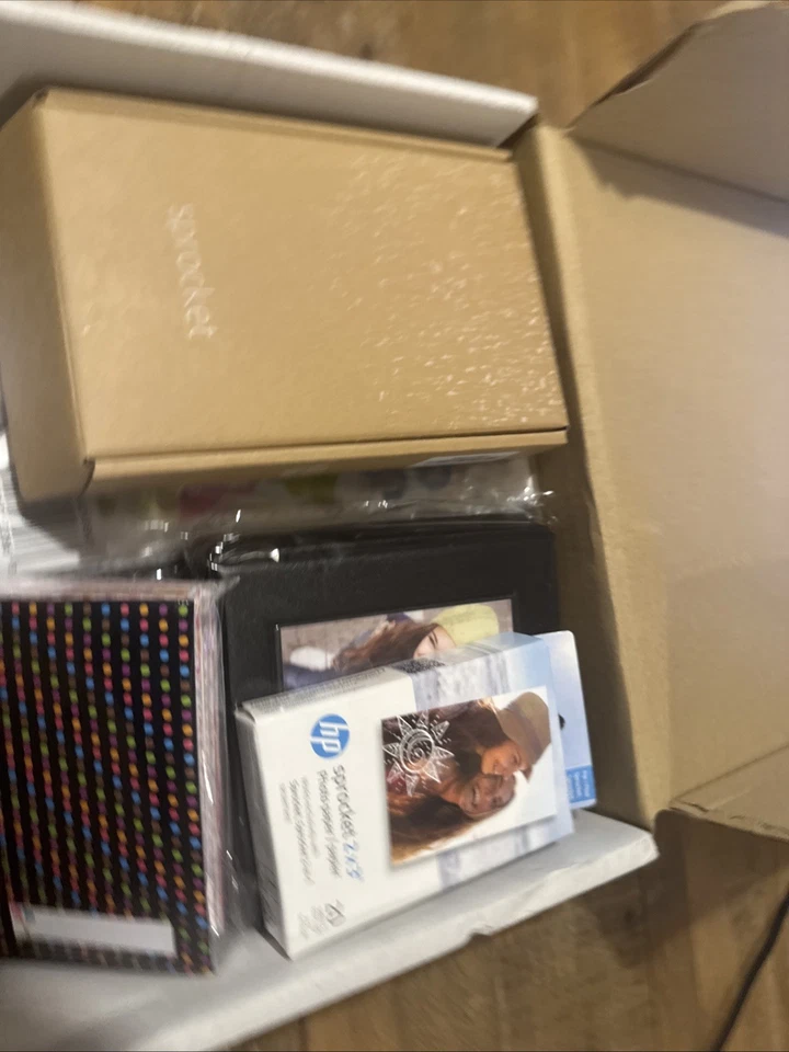 HP Sprocket Portable 2x3 inch Instant Colour Photo Printer (Blush Pink) Starter - Image 3 of 4