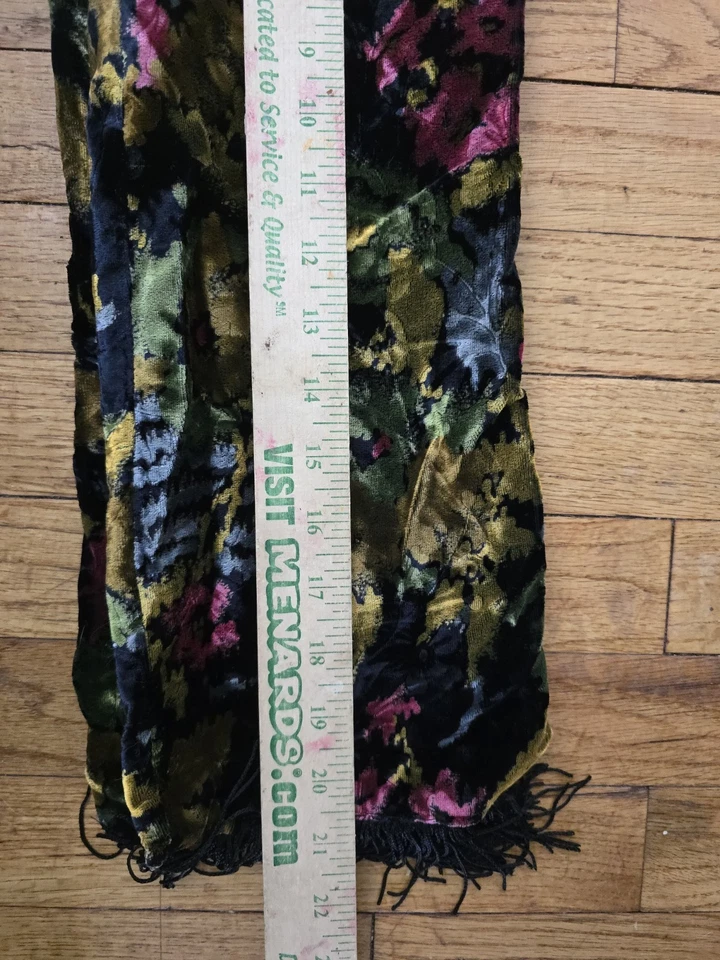 Bufanda floral de terciopelo oscuro boho flecos negros 42" Whimsigoth Foto 4 de 4