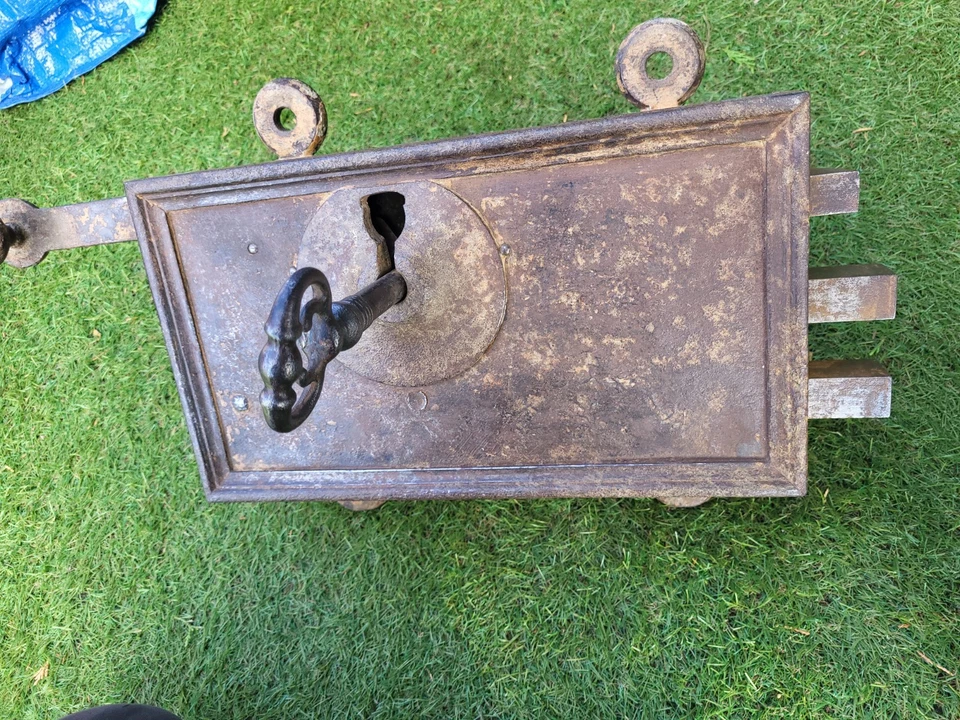 Ancienne jolie  Serrure de porte du 18ème  en Fer forgé   - Photo 4/4