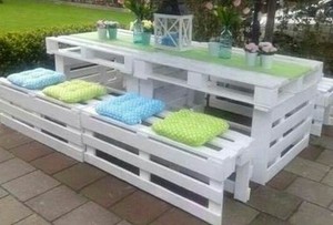 Tavoli con panche in legno con pallet bancali eur epal arredamento 2 ... Arredamento con pedane