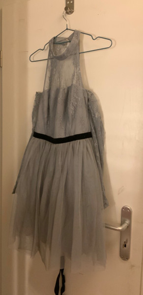 Robe de bal grise ASOS, comme neuf car porté une fois, taille 38