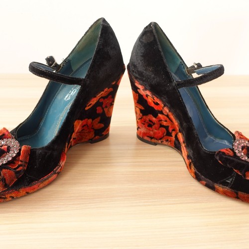 VINTAGE Red Floral Velvet Pump Wedges Womens 5 M Victorian Mary Jane VIA SPIGA - Picture 12 of 20