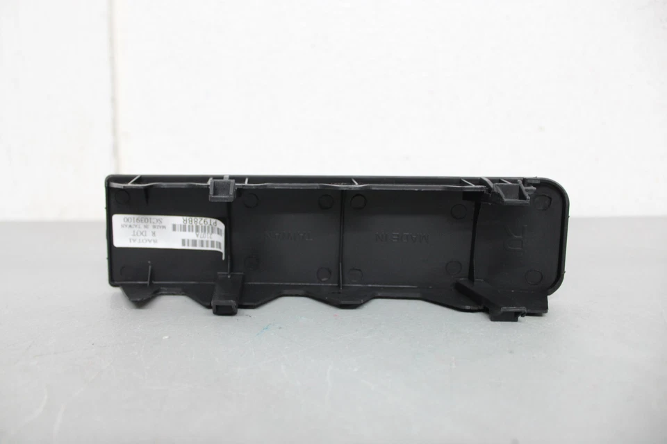 2004 2006 SCION XB RIGHT SIDE FOG LIGHT COVER Foto 4 de 4