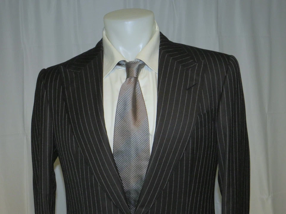 Tom Ford Base A 羊绒混纺黑色条纹宽峰翻领双纽扣套装 40R — 第 4/4 张图片