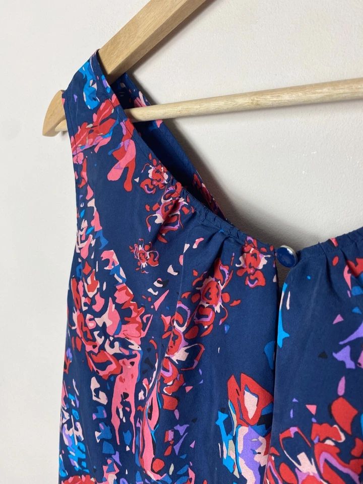 Top Juicy Couture sedoso sin mangas con patrón azul lazo trasero Foto 2 de 4