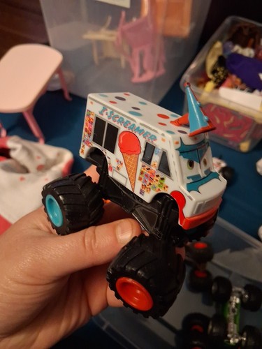 Disney Pixar Cars Toons I-Screamer Deluxe Selten Original 1:55