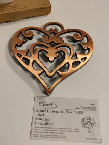 PAMPERED CHEF TRIVET Round-Up From The Heart 2006 #2937 CAST IRON COPPER - Picture 3 of 6