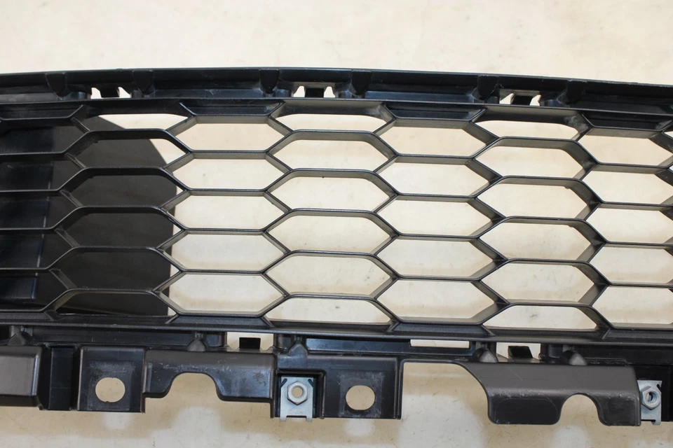 2017-2020 Fiat 124 Spider Abarth para-choque dianteiro grade inferior NC3J501T1 FABRICANTE DE EQUIPAMENTO ORIGINAL LK170 - Imagem 4 de 4