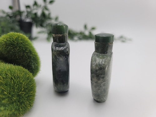 2 Beautiful Vintage Chinese Carved Snuff Bottles Stone Jade - Picture 3 of 9