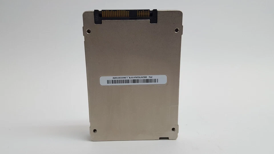 HGST EMC HUSMM1680ASS201 800 GB SAS 3 2.5 in Solid State Drive - Image 2 of 3