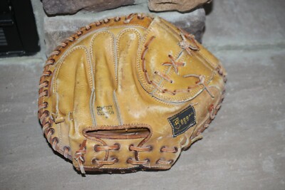1960's Regent CM-16 Baseball Leather Catcher's Mitt right hand thrower 