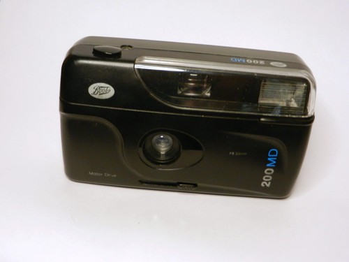 Fully Working - Boots 200 MD 35mm Film Point and Shoot Camera, c8 - Picture 3 of 10