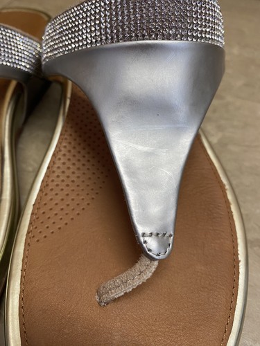 Sandalias FitFlop UK 4 Banda Microcristal Cuero Puntera Plateadas/Doradas Pálidas - Imagen 4 de 15